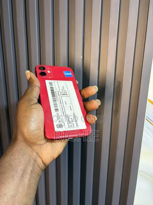 New Apple iPhone 11 128 GB Red · Photo 1