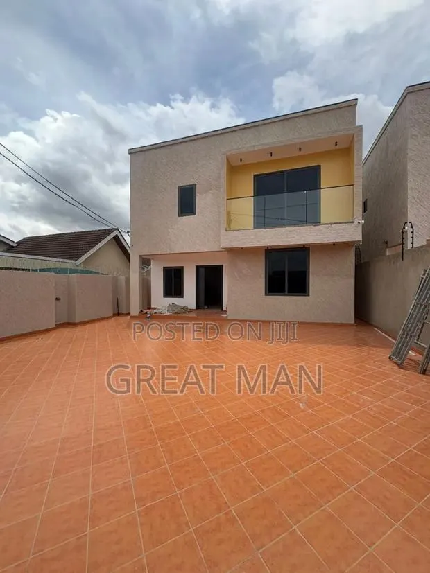 5bdrm House in Exhibition for sale · Photo 1