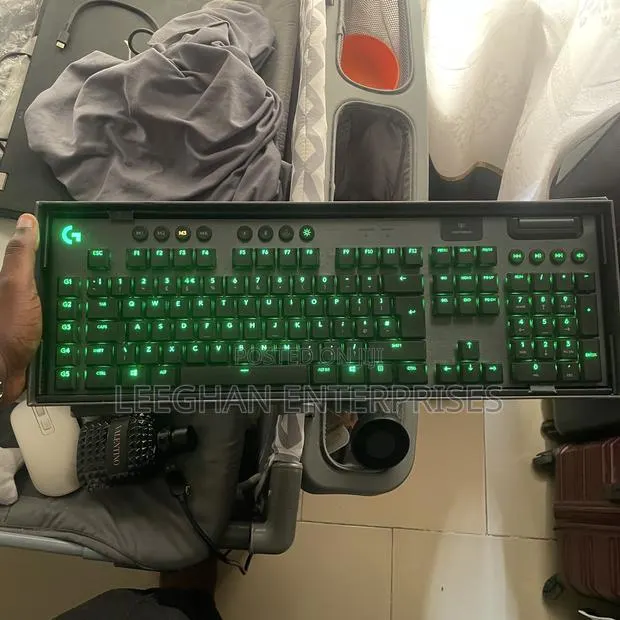 Logitech G915 Lightspeed Wireless Mechanical Gaming Keyboard · Photo 1