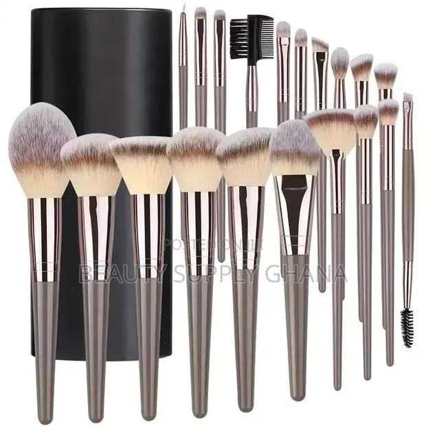 Makeup Brushes G · Photo 1