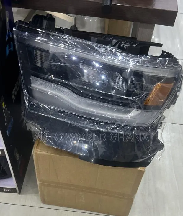 Dodge Ram 1500 Black Edition Headlight · Photo 1