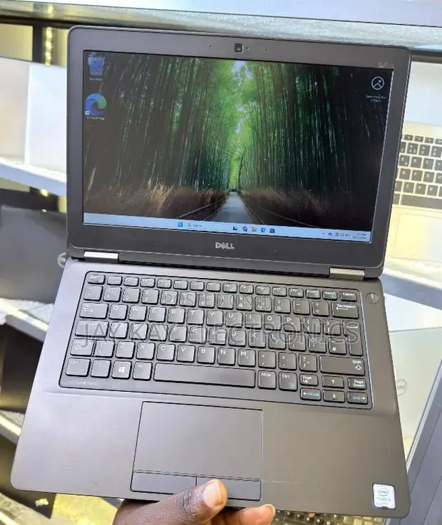 Laptop Dell Latitude E5270 8GB Intel Core i5 SSD 256GB · Photo 1