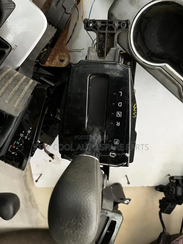 Nissan Sentra Automatic Gear Lever · Photo 1
