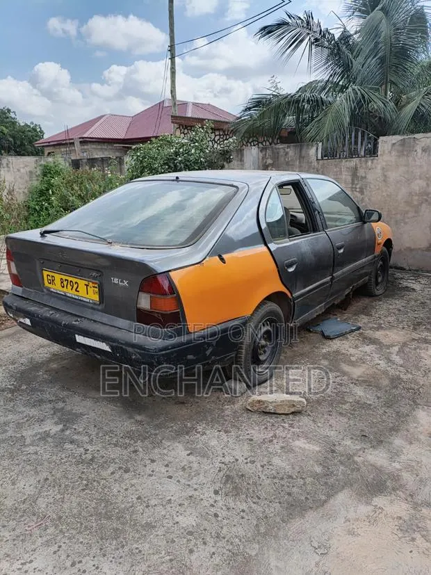 Nissan Primera 2004 Gray · Photo 3