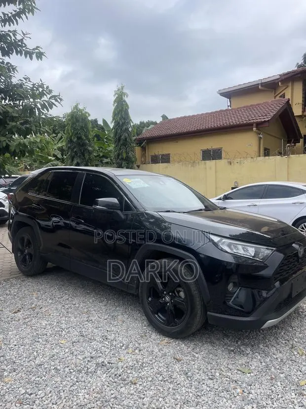 Toyota RAV4 XLE FWD 2020 Black · Photo 1