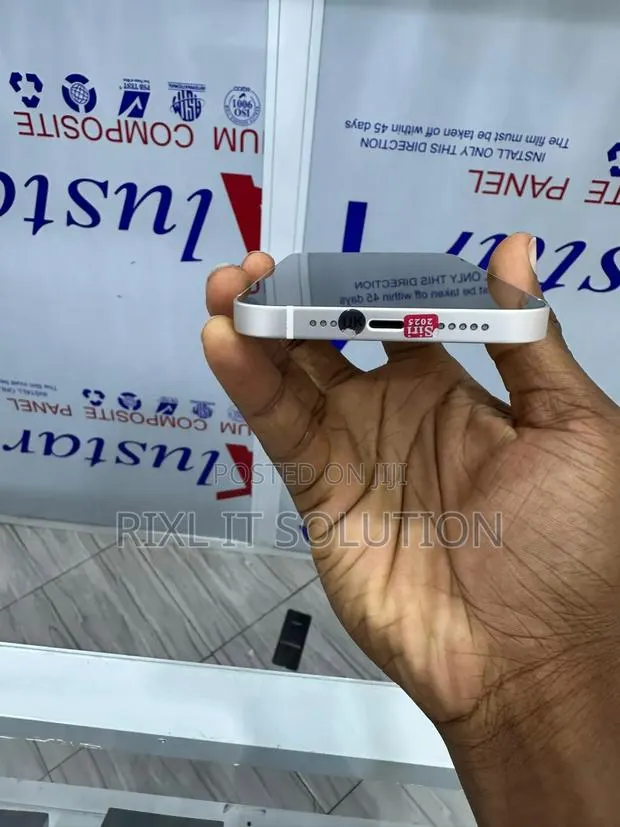 Apple iPhone 12 64 GB White · Photo 1