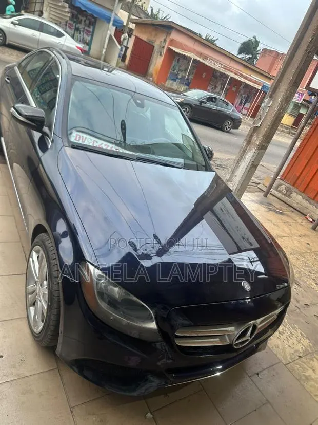 Mercedes-Benz C300 Base 4dr RWD Sedan (2.0L 4cyl 7A) 2015 Blue · Photo 1