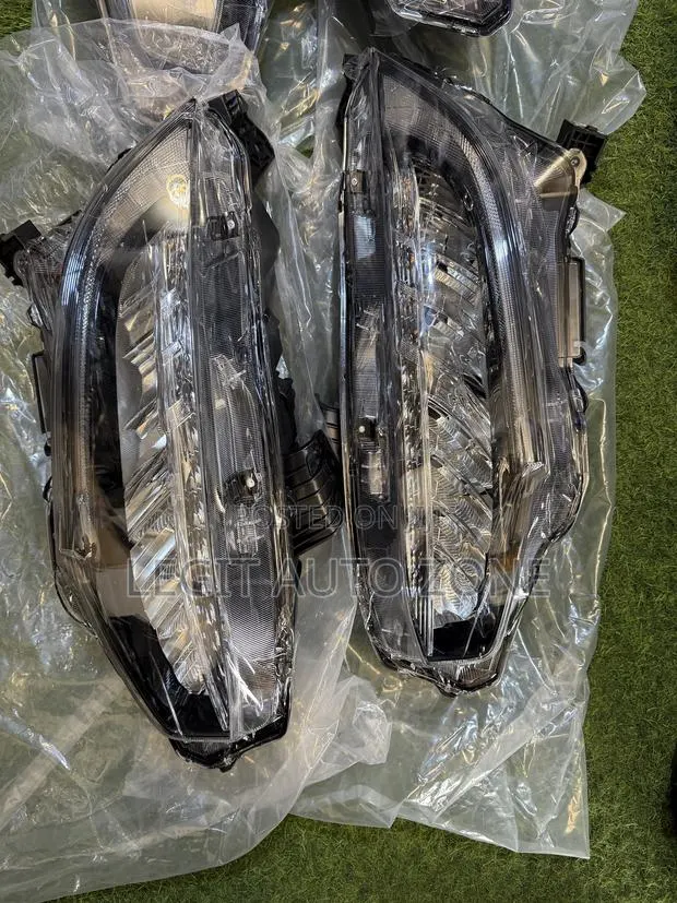 Honda Civic 2019,2020,2018,2017,2016,Headlight LED Available · Photo 1