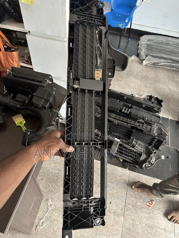 2023-25 Honda CRV Shutter Grille · Photo 1