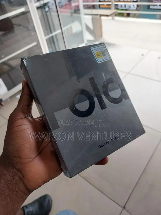 New Samsung Galaxy Z Fold4 256 GB Bronze · Photo 1
