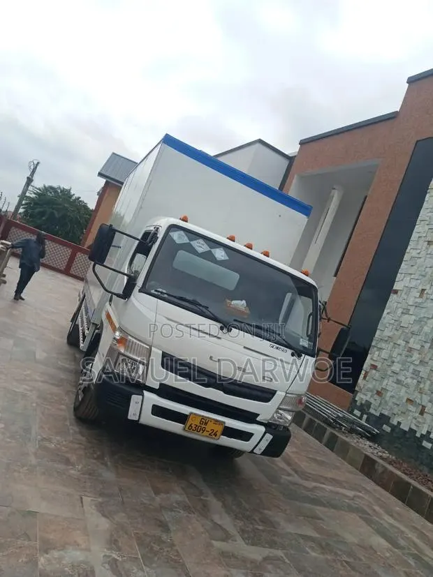 Mitsubishi Fuso for Rent · Photo 1