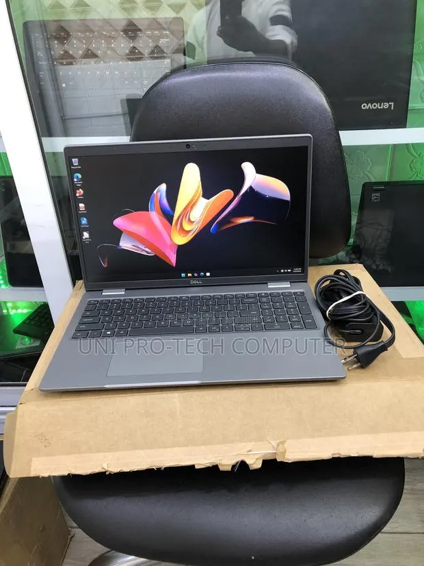 New Laptop Dell Latitude 5520 16GB Intel Core i5 SSD 512GB · Photo 1