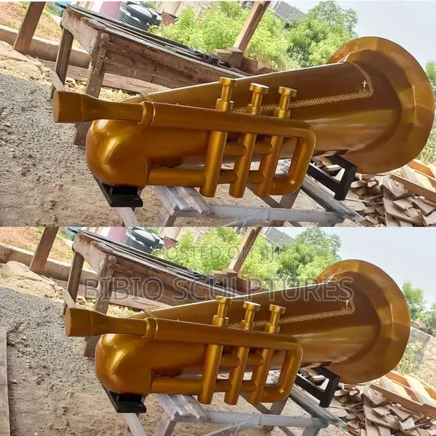 Trumpet Shaped Casket · Photo 1