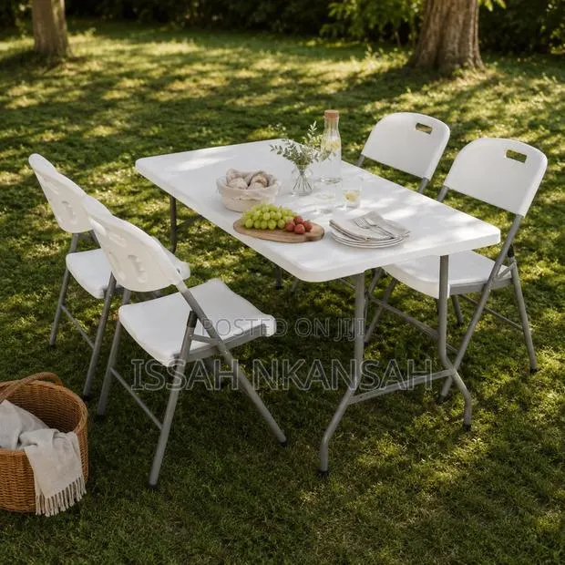Plastic Outdoor Folding Table · Photo 1