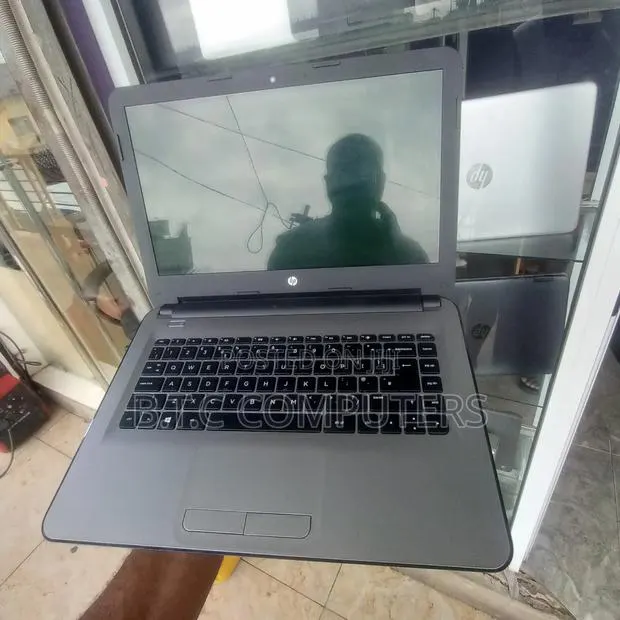 Laptop HP 14-dq1025cl 4GB AMD HDD 320GB · Photo 1