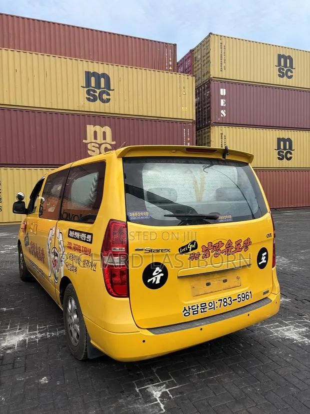 Hyundai Starex 2015 Yellow · Photo 1