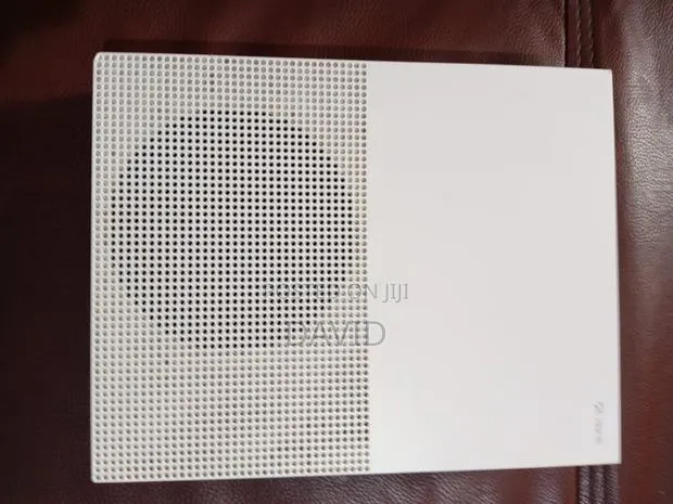 Xbox One S · Photo 1