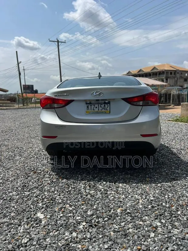 Hyundai Elantra 2015 Silver · Photo 1