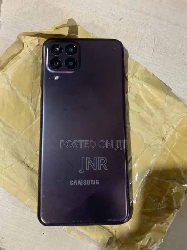 Samsung Galaxy M33 5G 128 GB Black · Photo 1