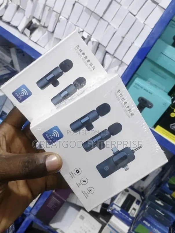 3-in-1 Dual Wireless Lavalier Microphone · Photo 1