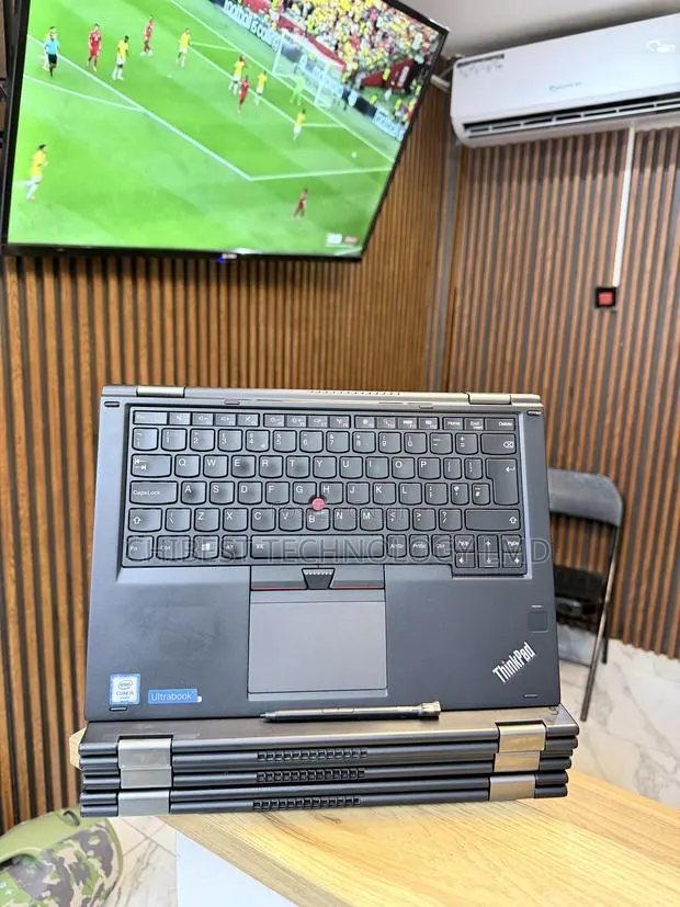 Laptop Lenovo Yoga 260 8GB Intel Core i5 SSD 128GB · Photo 1
