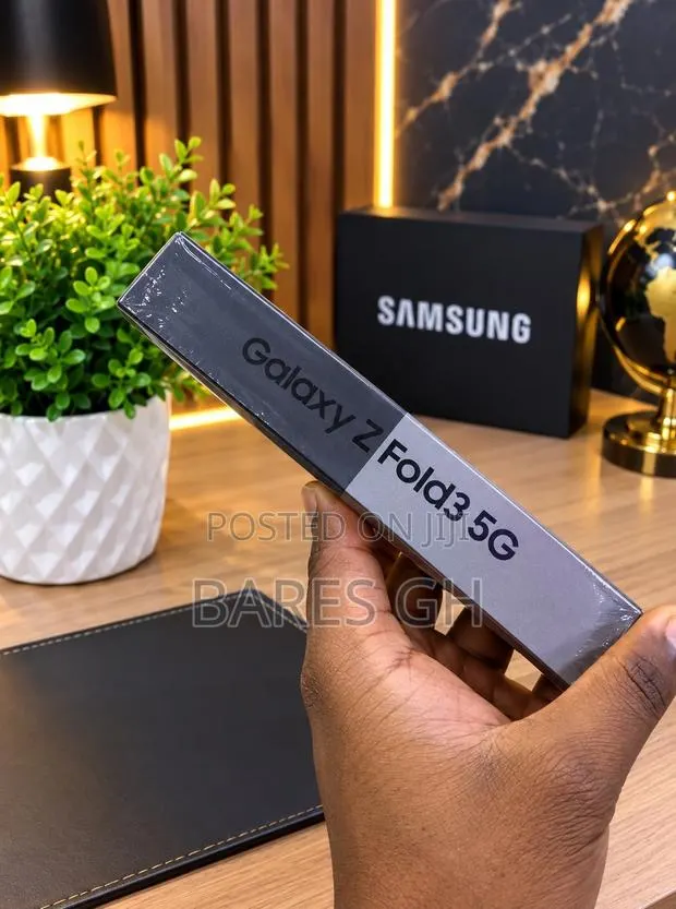 New Samsung Galaxy Z Fold3 5G 256 GB · Photo 1