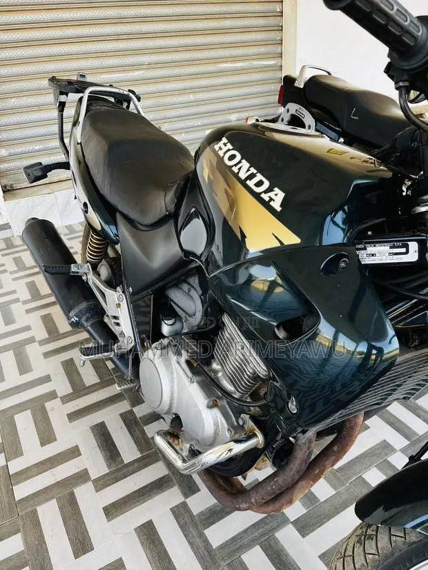 Honda CB 2003 Green · Photo 1