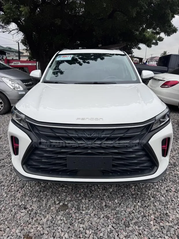 Car 2022 White · Photo 1