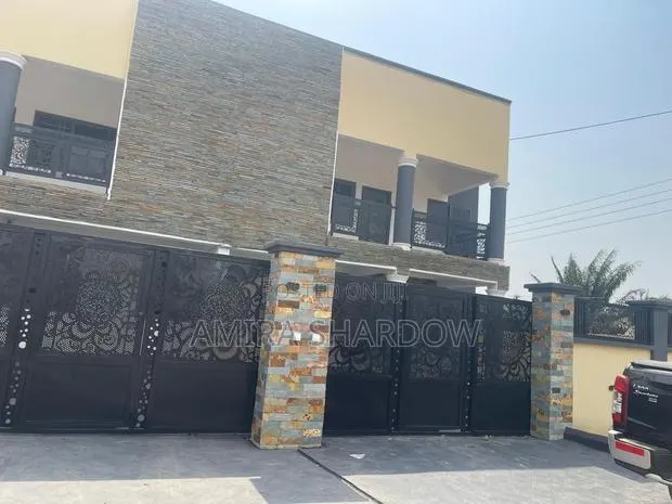 3bdrm House in Old Ashomang for rent · Photo 1