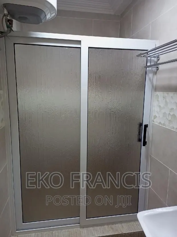 Shower Glass Partition FRAMED · Photo 1
