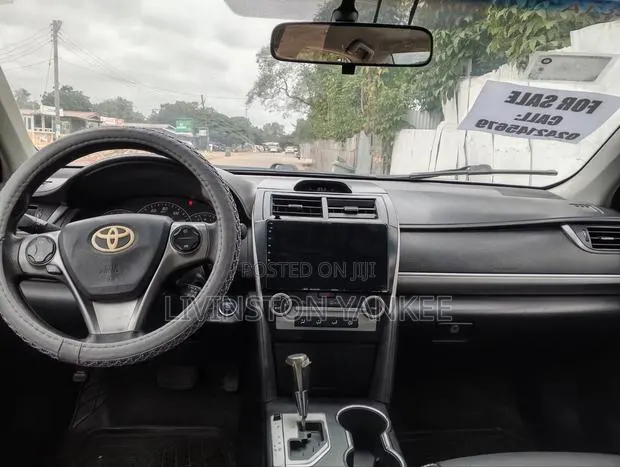 Toyota Camry XLE 4dr Sedan (2.5L 4cyl 6A) 2015 Silver · Photo 1