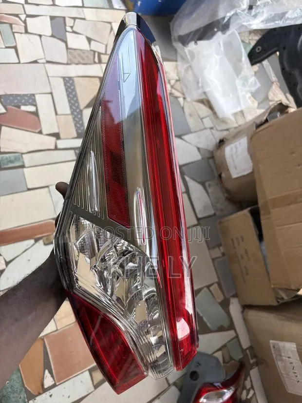 Camry 2018 Tail Light · Photo 1