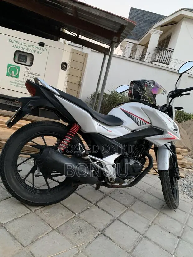Honda CB 2012 White · Photo 1