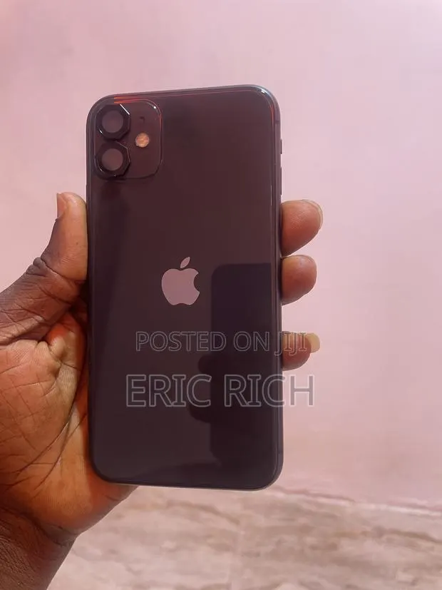 Apple iPhone 11 64 GB Black · Photo 1
