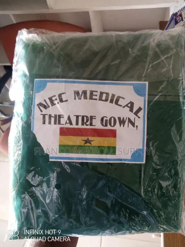 Theater Gown · Photo 1