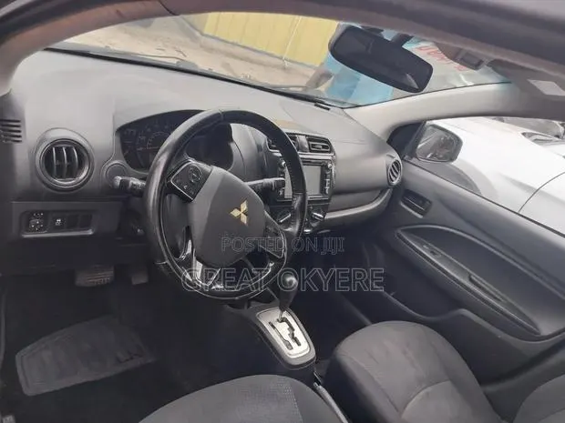 Mitsubishi Mirage G4 2023 Gray · Photo 1