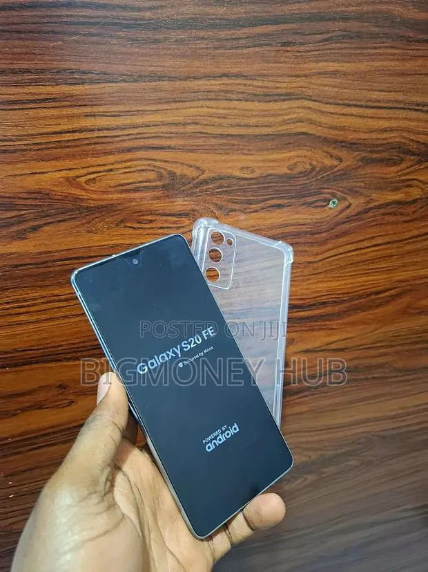 New Samsung Galaxy S20 FE 128 GB Green · Photo 1