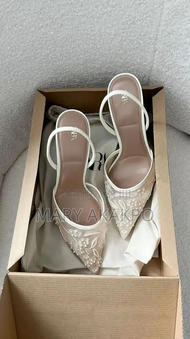 Ladies Shoes · Photo 1