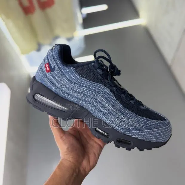 Levi's X Nike Air Max 95 OG "Obsidian" · Photo 1