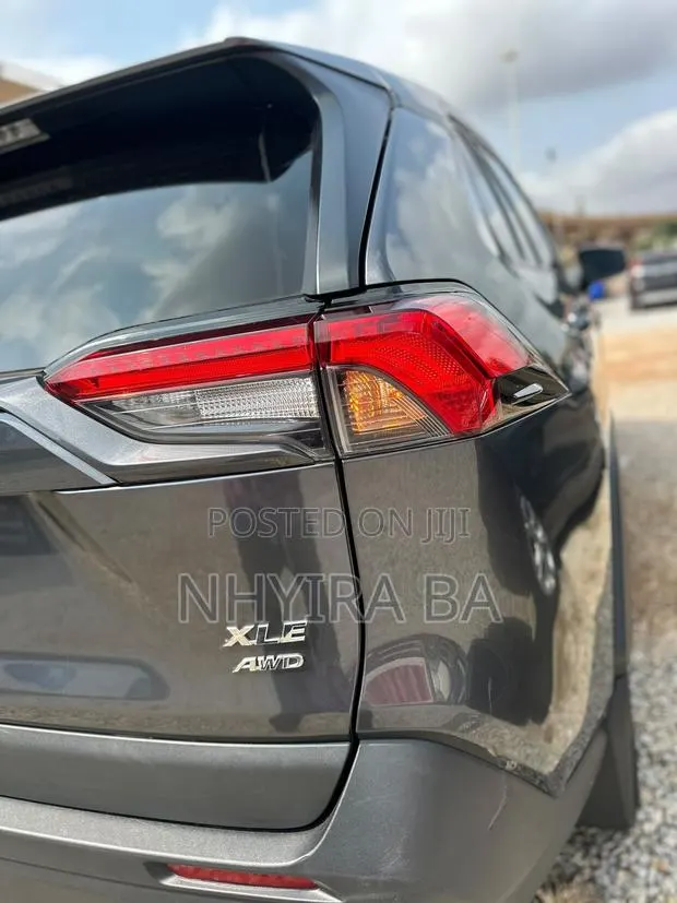 Toyota RAV4 XLE AWD 2020 Gray · Photo 1