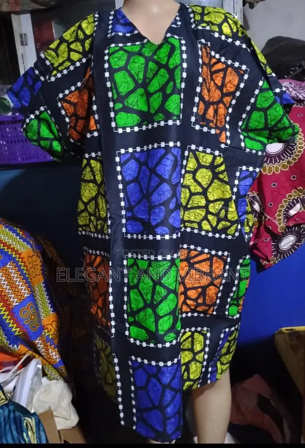 Single African Wear to the Knee · Photo 1