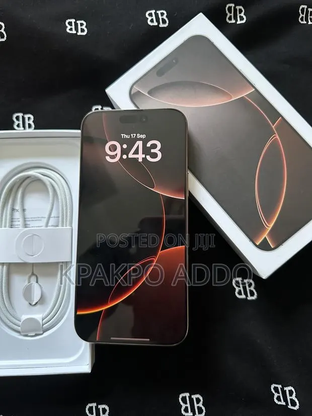 Apple iPhone 16 Pro Max 512 GB Gold · Photo 1