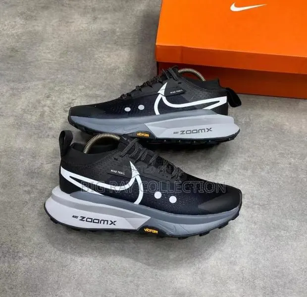 Zoomx Invincible Run 3 "Black/White" Sneaker · Photo 1
