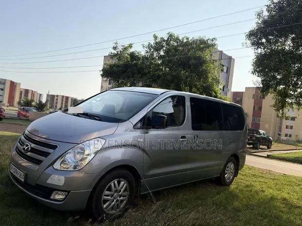 Hyundai Starex 2016 Silver · Photo 1