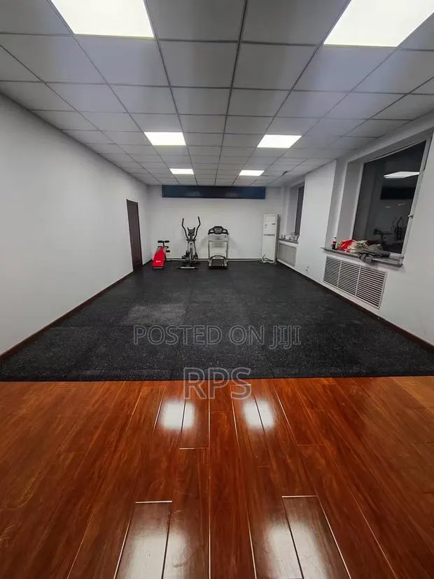 Soundproofing and Shock Absorbing Heavy Duty Gym Floor Mat - 1mx1m · Photo 1