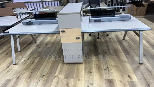 Workstation ( 5018B - 4) · Photo 1