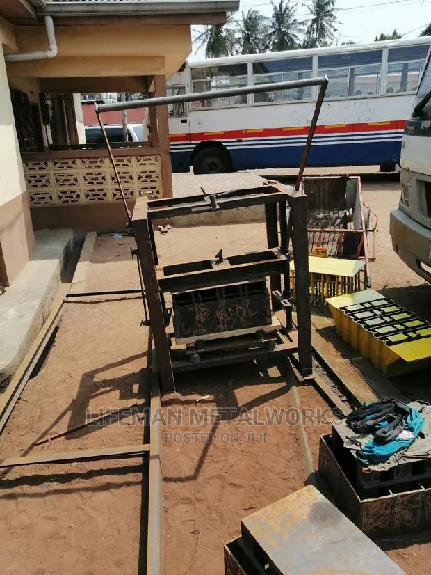 4 in 1 Block Machine · Photo 1