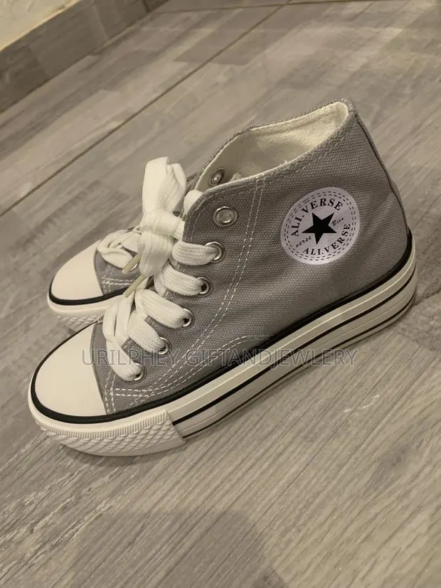 Grey Canvas High-Top Sneakers – Classic Platform Style · Photo 1