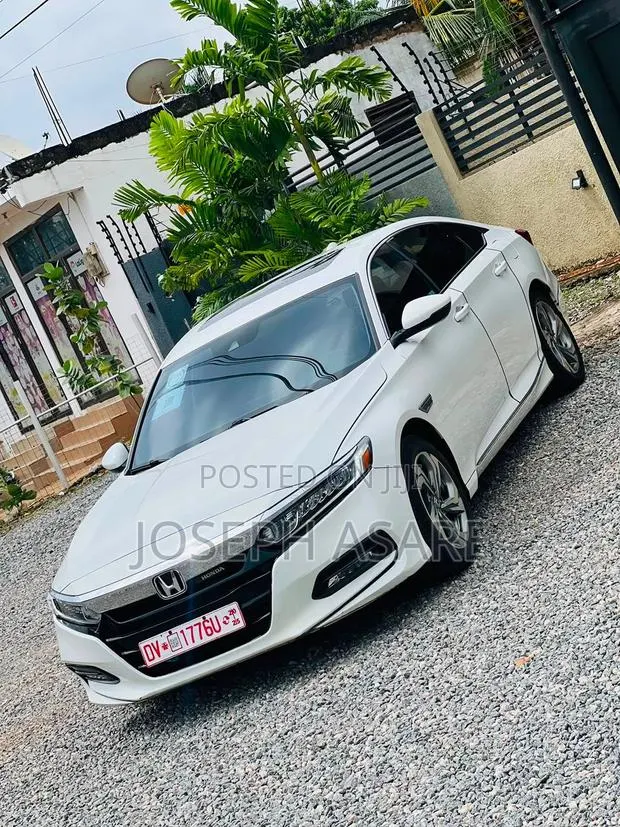 Honda Accord 2018 White · Photo 1