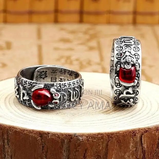 Obsidian Good Luck Ring · Photo 1